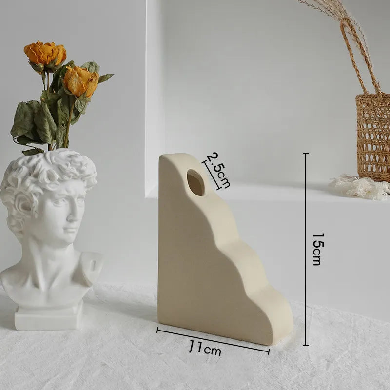 Nordic Ceramic Vase – Textured Dry-Flower Display Ornament