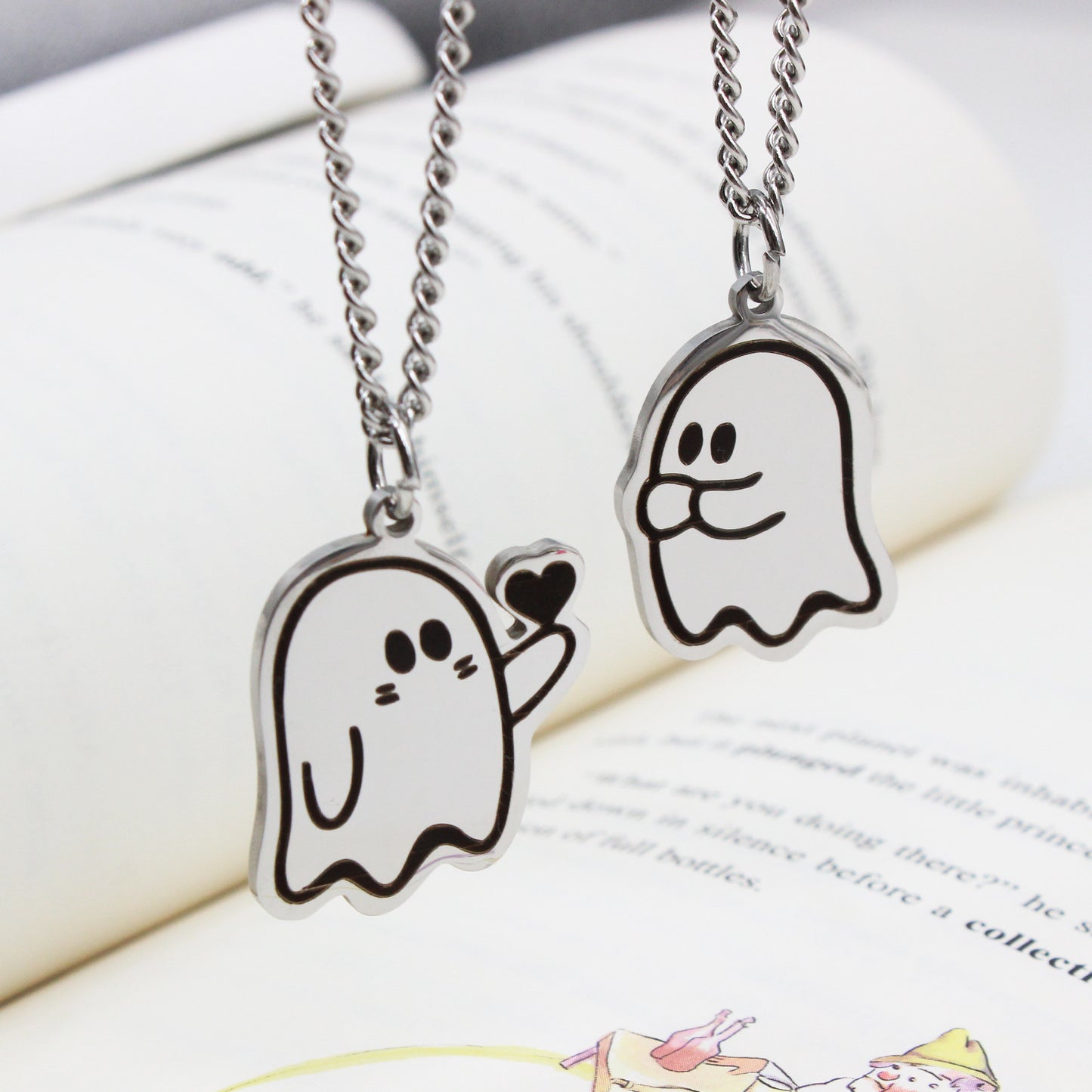 Halloween Cute Love Ghost Necklace Set – Matching Pendant Necklaces for Couples